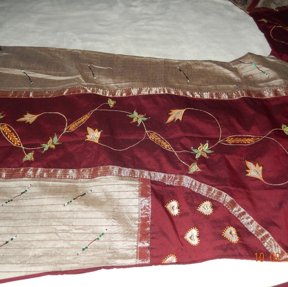 Medium abaya burgandy tan floral embroidery - Picture 2 of 2